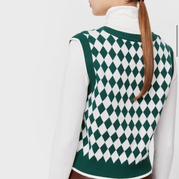 Trend alert!!!! Green and white vest - Picture 3 of 3